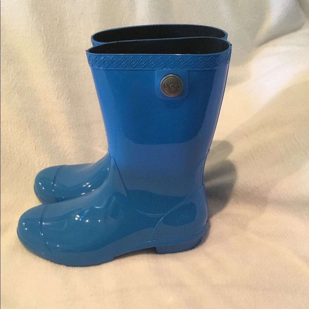 ๐New Ugg Mid Calf Boots! ๐ - Picture 1 of 9